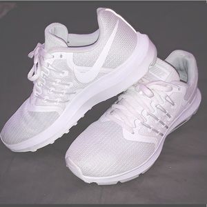 🤍White Nike Tennis Shoes🤍